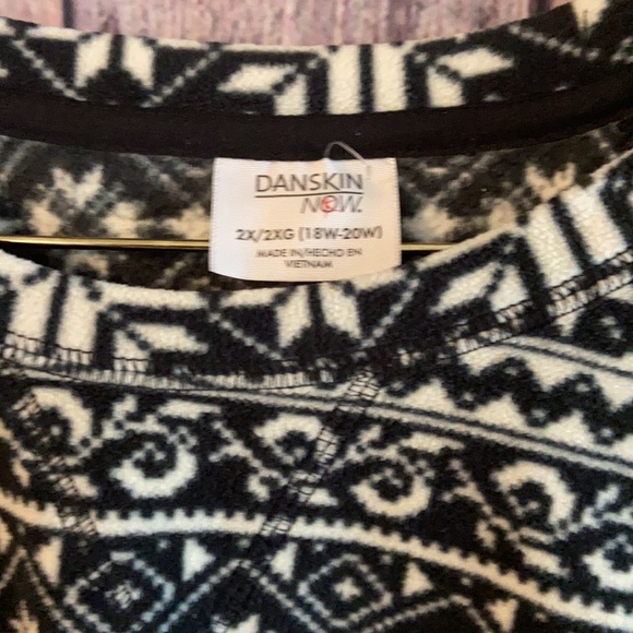 Danskin Fair Isle Black/White Sweater Size 2X - Picture 2 of 4